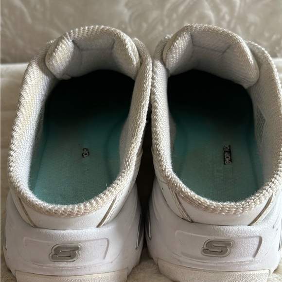 Skechers DLites Slip on Shoe / Sneaker Size 8.5W - White - Picture 6 of 8